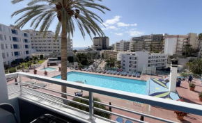 Renovated Apartment by the Beach and Yumbo Centre
